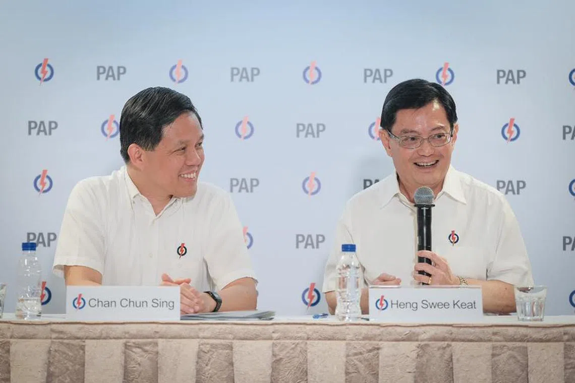 行动党新中央执行委员会职务公布，第一助理秘书长王瑞杰（右）和副手陈振声（左）共同主持记者会。（王瑞杰面簿）