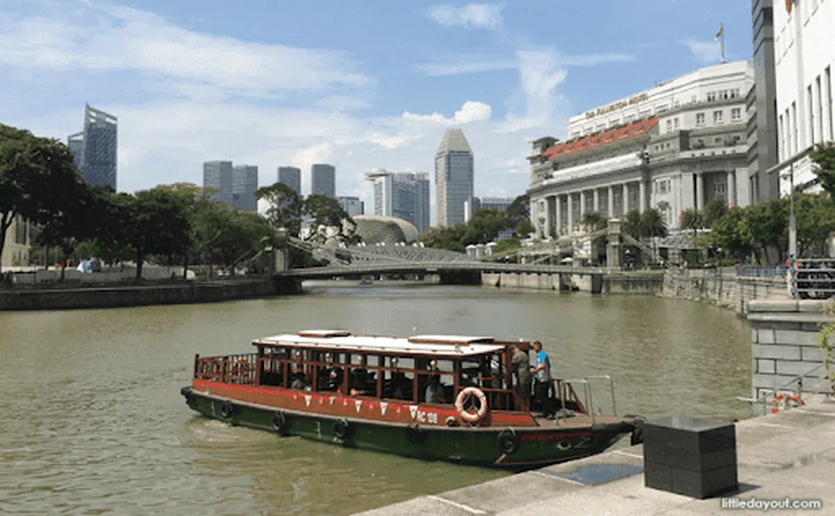  曾在新加坡河繁荣时期负责载货的驳船。（littledayout）  