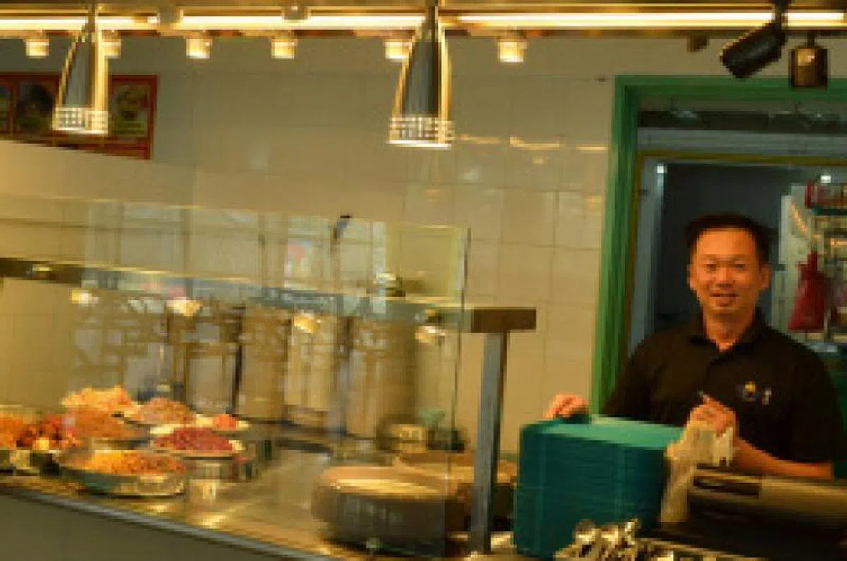  什菜饭档摊主黄子利。（厨尊官网） 