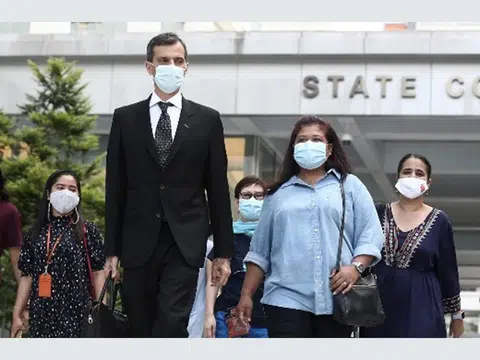 控方9月8日在国家法院申请撤销女佣莉雅妮所面对的最后一项控状。被刑事案“缠身”长达四年的莉雅妮终于自由，可以回国与家人团聚。（联合早报）