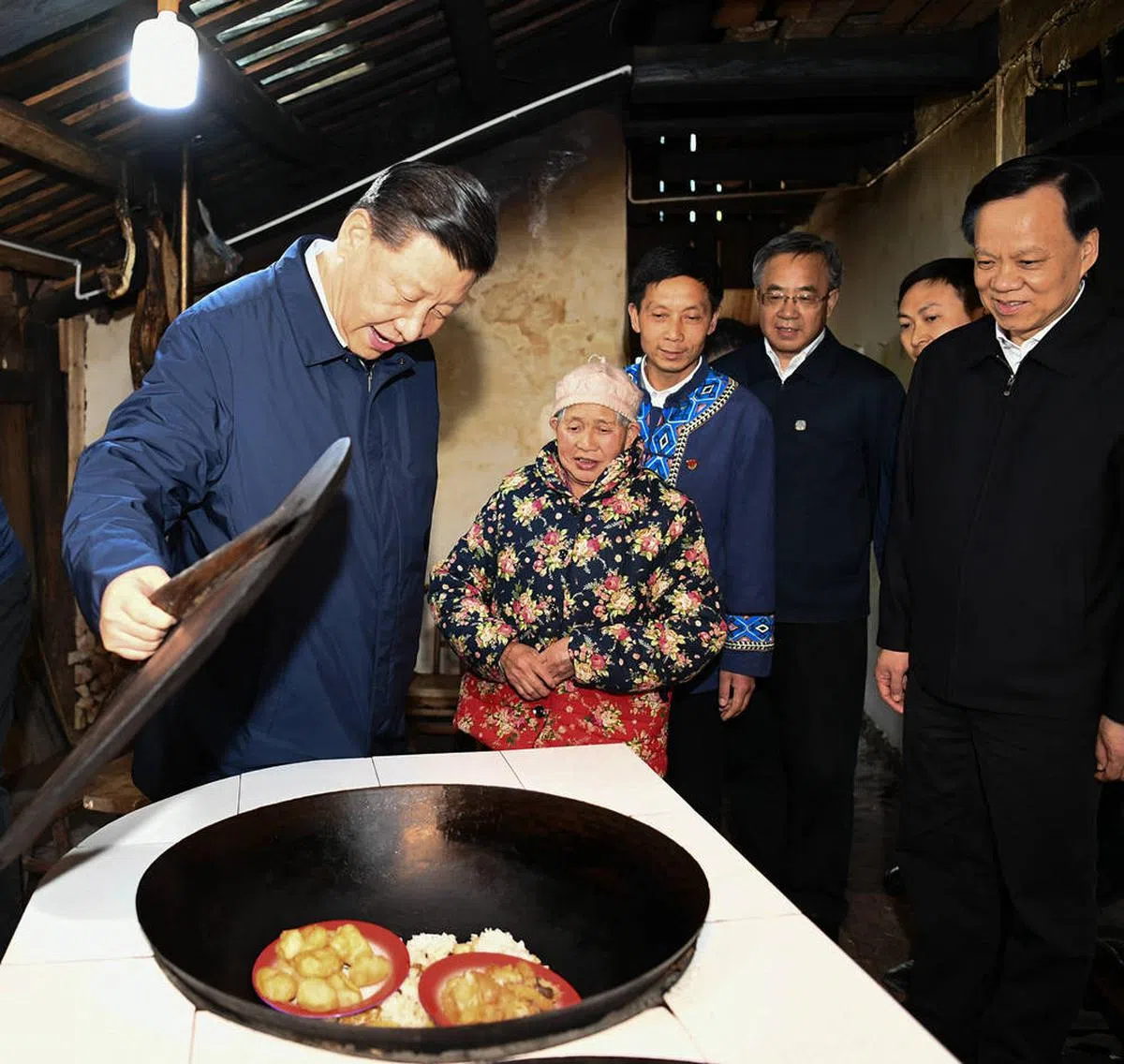  陈敏尔（右）普遍被视为习近平（右）的亲信且有接班的潜力。（互联网） 