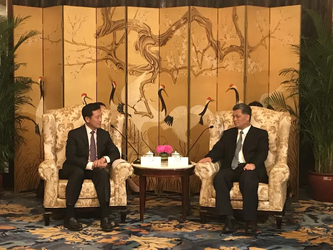 新加坡教育部长（高等教育与技能）兼国防部第二部长王乙康（左）本月22日在广州会见广东省长马兴瑞。（联合早报）