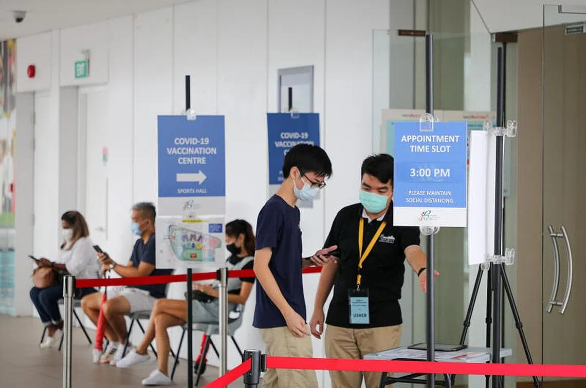 6月11日起，12岁至39岁的新加坡居民可以预约接种冠病疫苗。据观察，辉瑞疫苗的预约时段，比莫德纳疫苗更为抢手。（海峡时报）