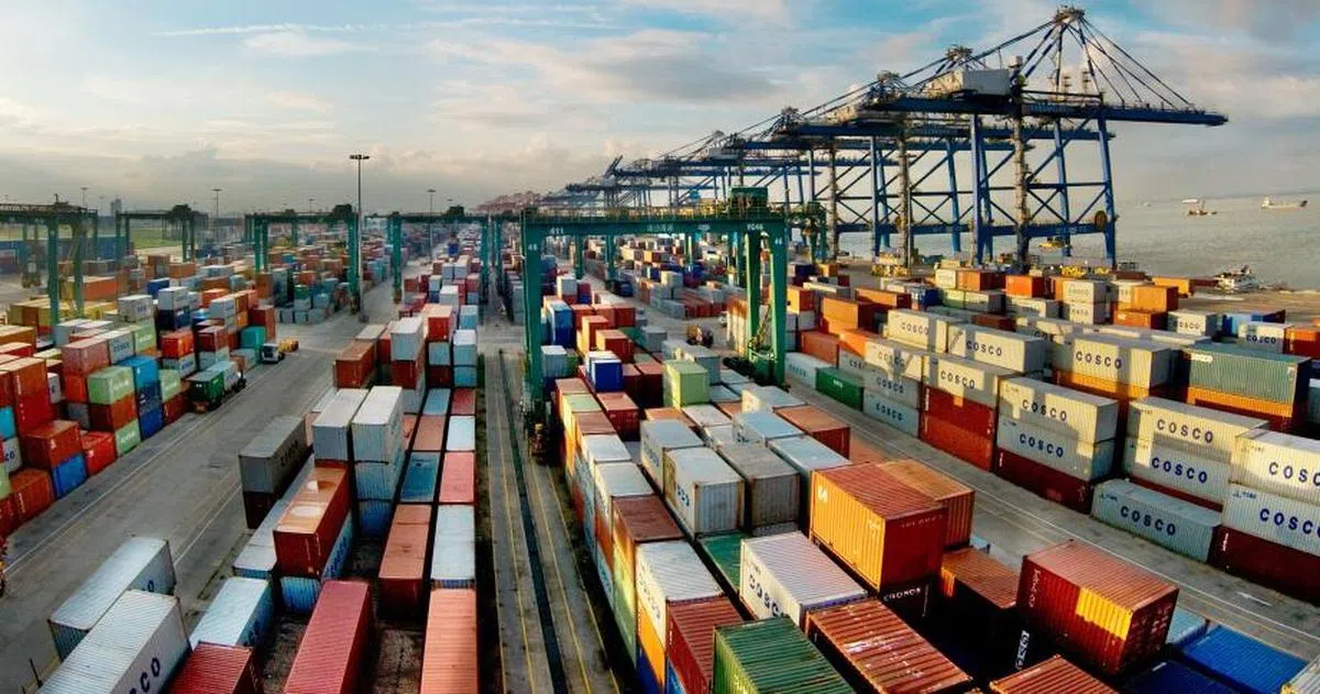  杨荣文说，Logistic的中文翻译很优美，叫“物流”，贸易就像流水般漂流，哪里便宜，贸易就往哪里走。（互联网） 