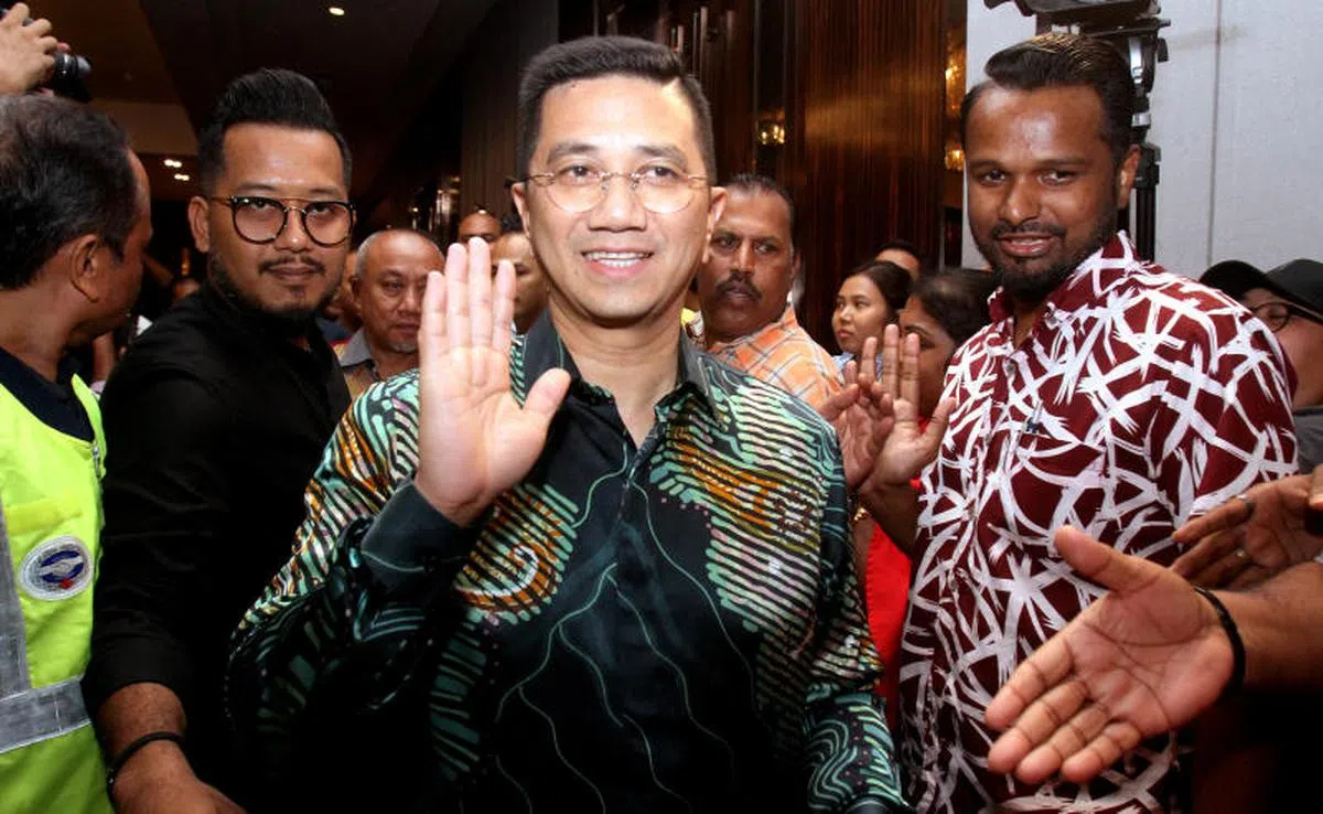  阿兹敏去年被盛传是一段男男性爱短片的其中一名男主角。（星报） 