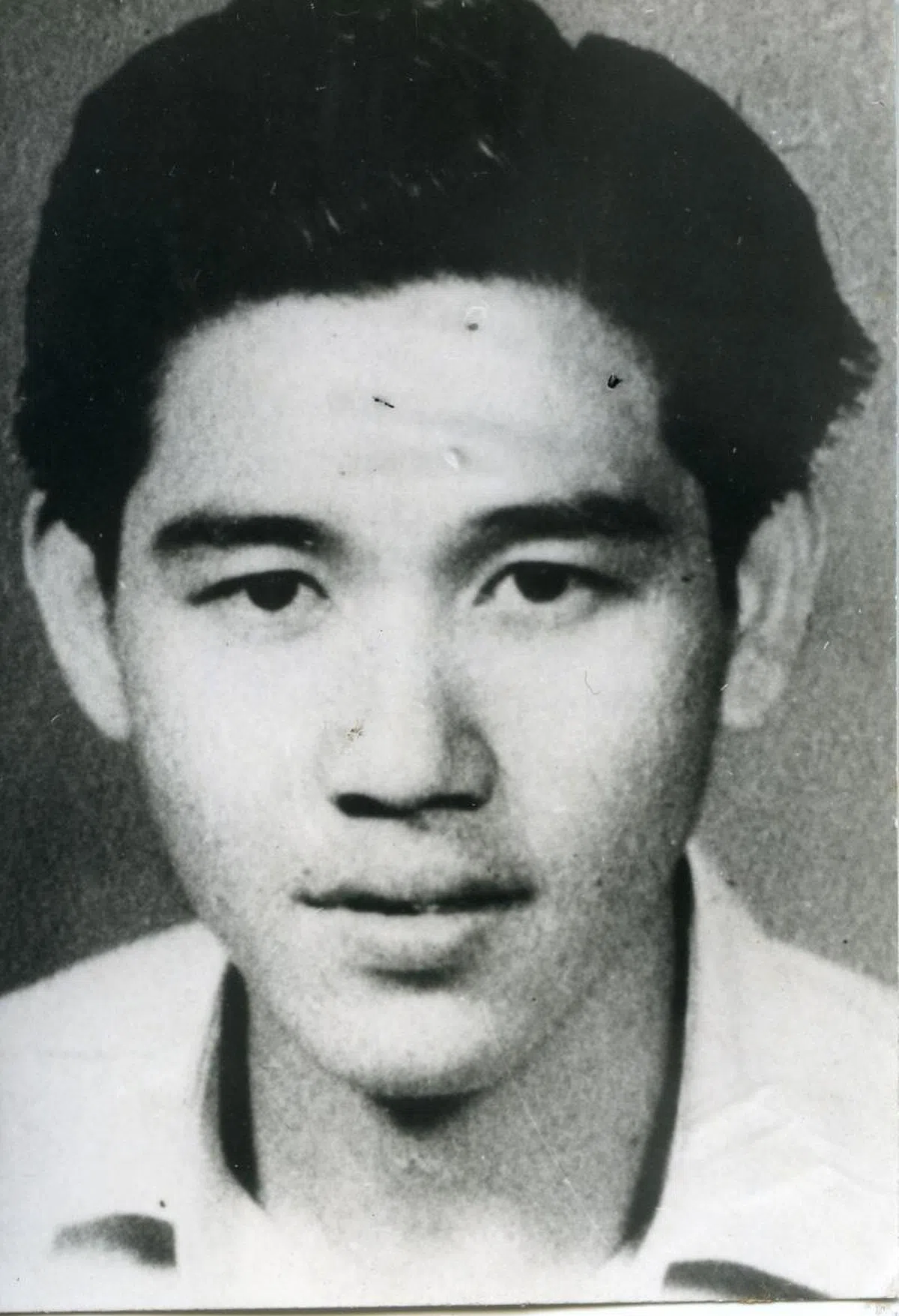  “千面双枪盗”林万霖曾经是新加坡头号通缉的抢匪。他在上世纪60年代曾持枪在新马两地干案长达9年，抢走至少250万新元，1972年与警方驳火时伏诛。（海峡时报） 