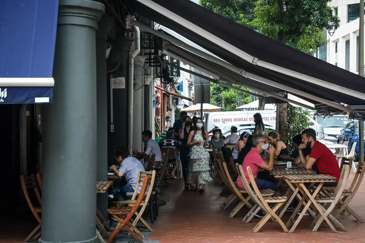 来自海外的新晋餐饮业者，开始与狮城餐馆争夺零售空间。（联合早报）