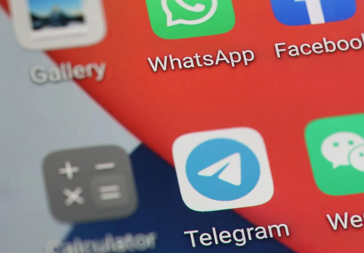 Telegram频道和公开群组可容纳多达20万名成员，相比之下，WhatsApp最多仅能容纳1024人。（通讯及新闻部提供）