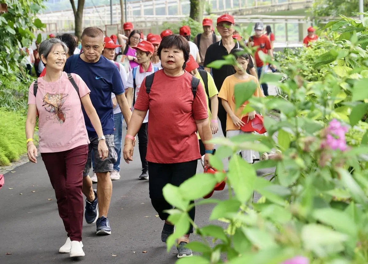 研究发现，每日步行一定步数与降低健康风险有关联。（联合早报）
