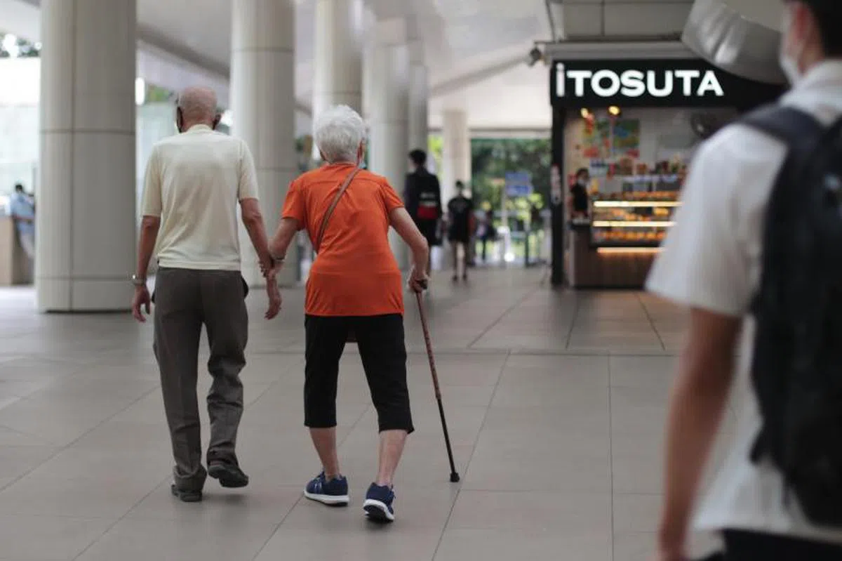 本地的乐龄人口比例逐年攀高。（海峡时报）