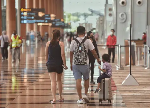 一股拒做小朋友生意的风潮，从餐饮业吹向了航空业。（海峡时报）