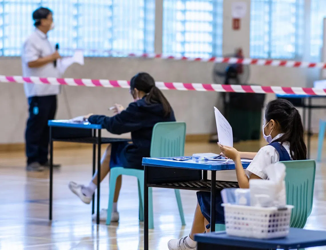 新加坡的小六学生参加小学离校考试。（教育部提供）