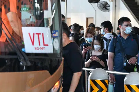  新马疫苗接种者旅游走廊仍不会喊停。（法新社）