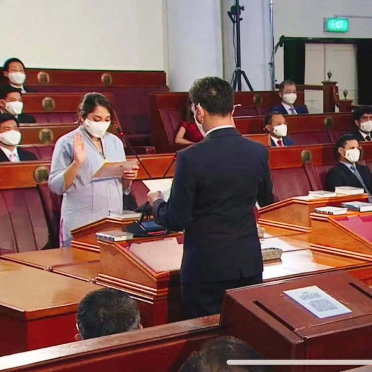 第14届国会于2020年8月24日开幕。辣玉莎当时在新一届国会议员宣誓仪式上宣誓就职。（辣玉莎面簿）