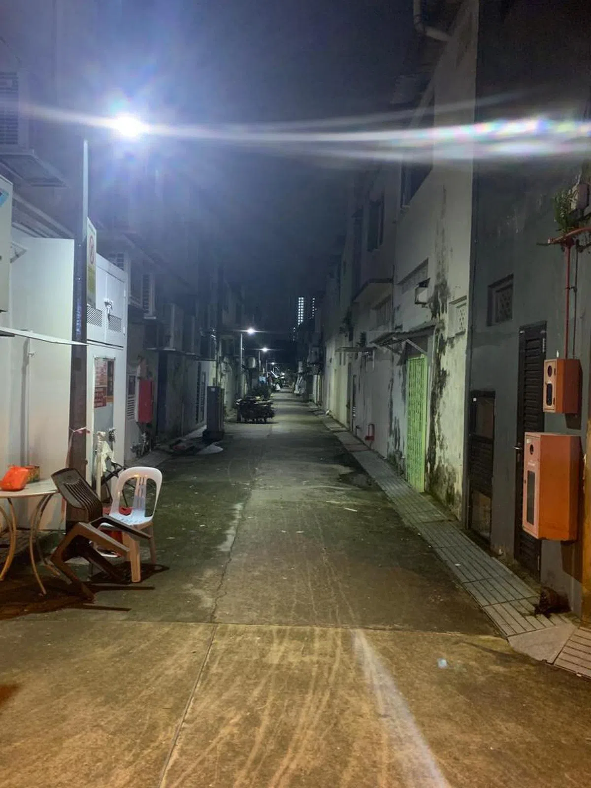 夜晚的后巷。（叶孝忠摄）