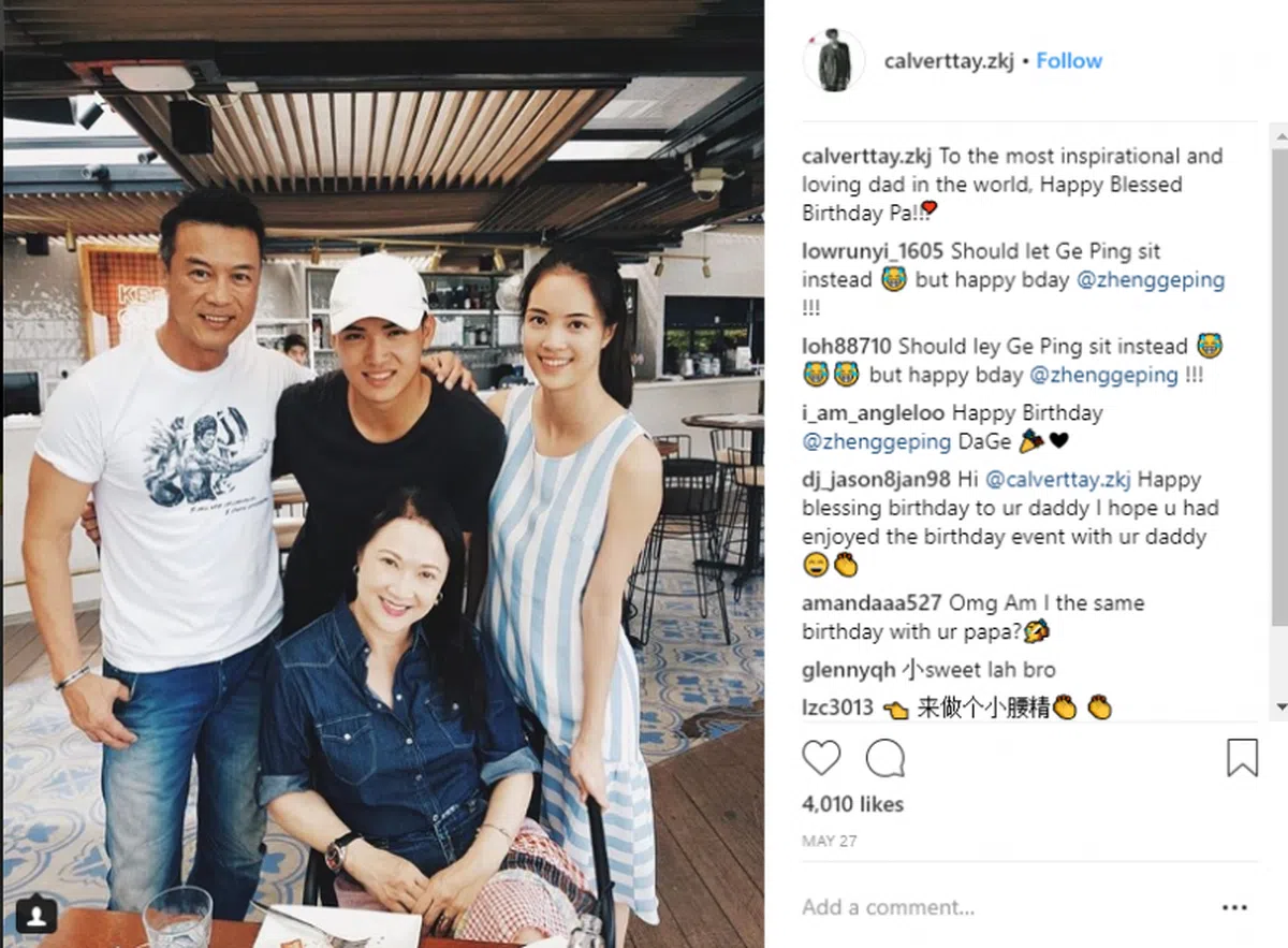  洪慧芳一家关系非常融洽。儿子郑凯介（后排中）和女儿郑颖5月底为父亲郑各评庆祝53岁生日。（郑凯介Instagram） 