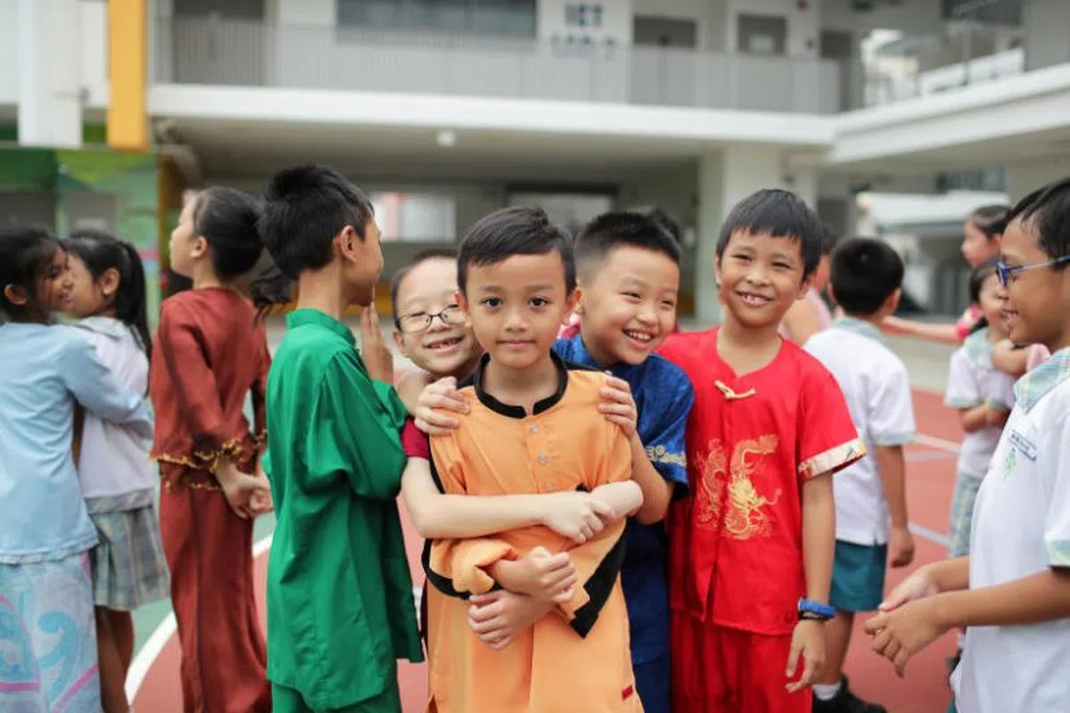   各种族的孩子都必须上母语课。（海峡时报） 