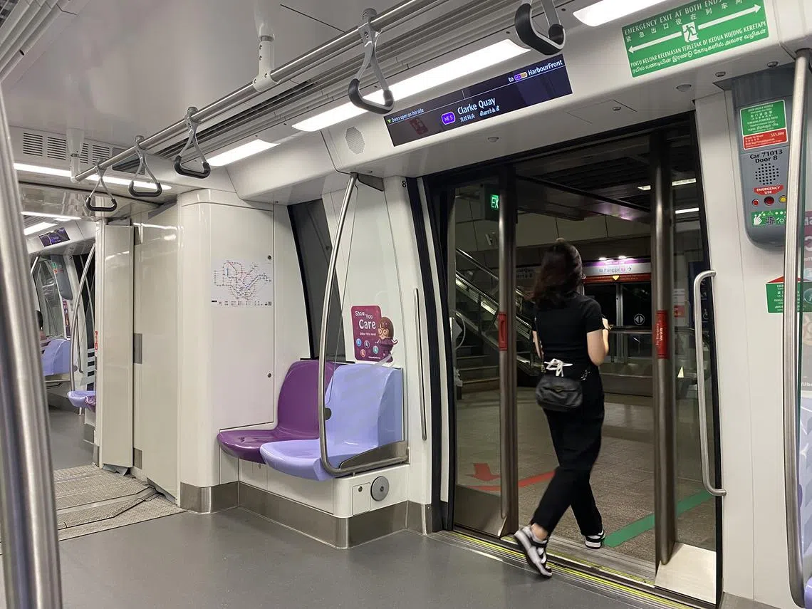 新加坡地铁内设置的博爱座位都标记了Priority Use。（红蚂蚁摄）