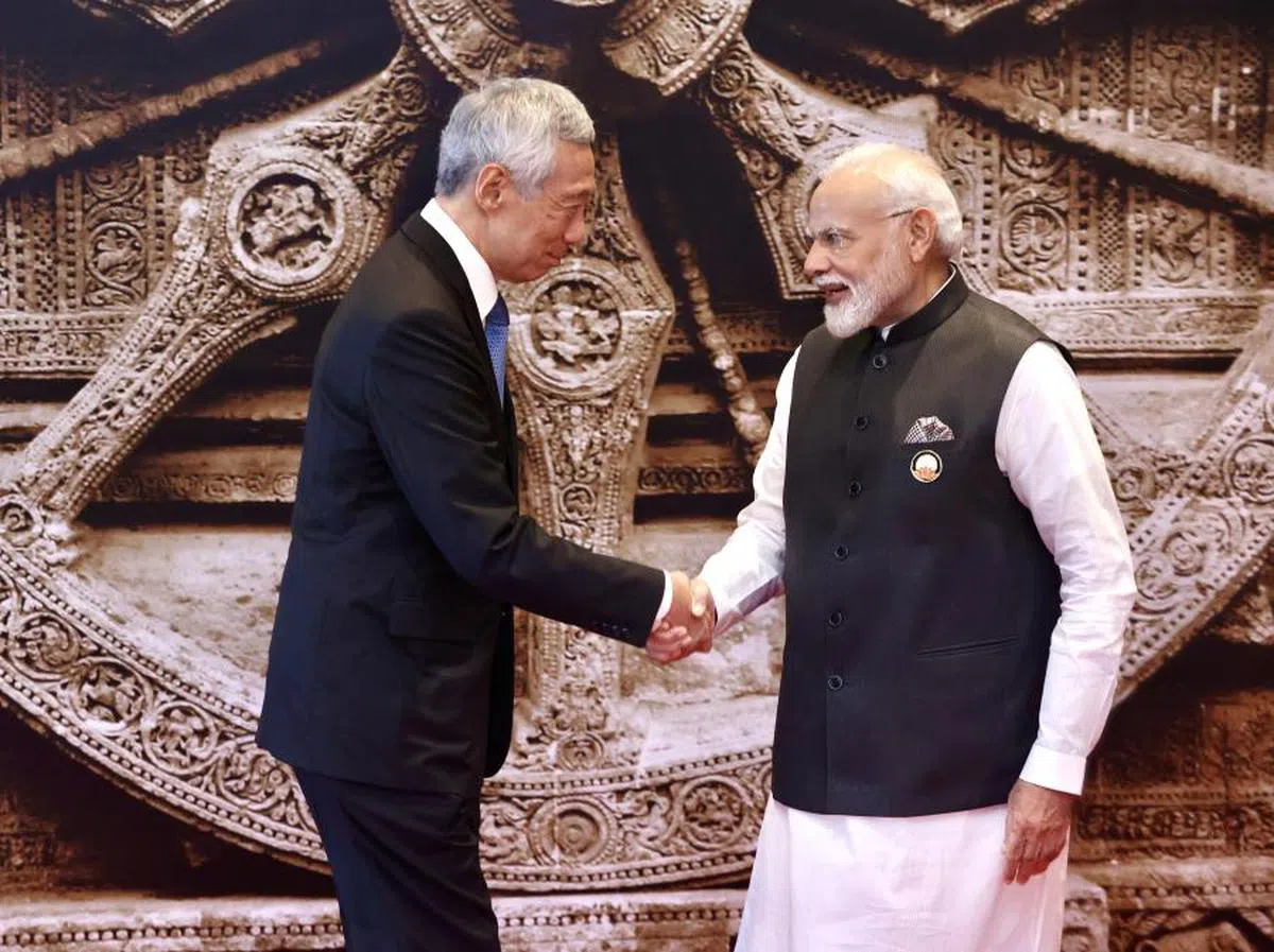 李显龙（左）前往印度新德里参加G20峰会，却被当地电视台误报“即将卸任”。右为印度总理莫迪。（通讯及新闻部提供）