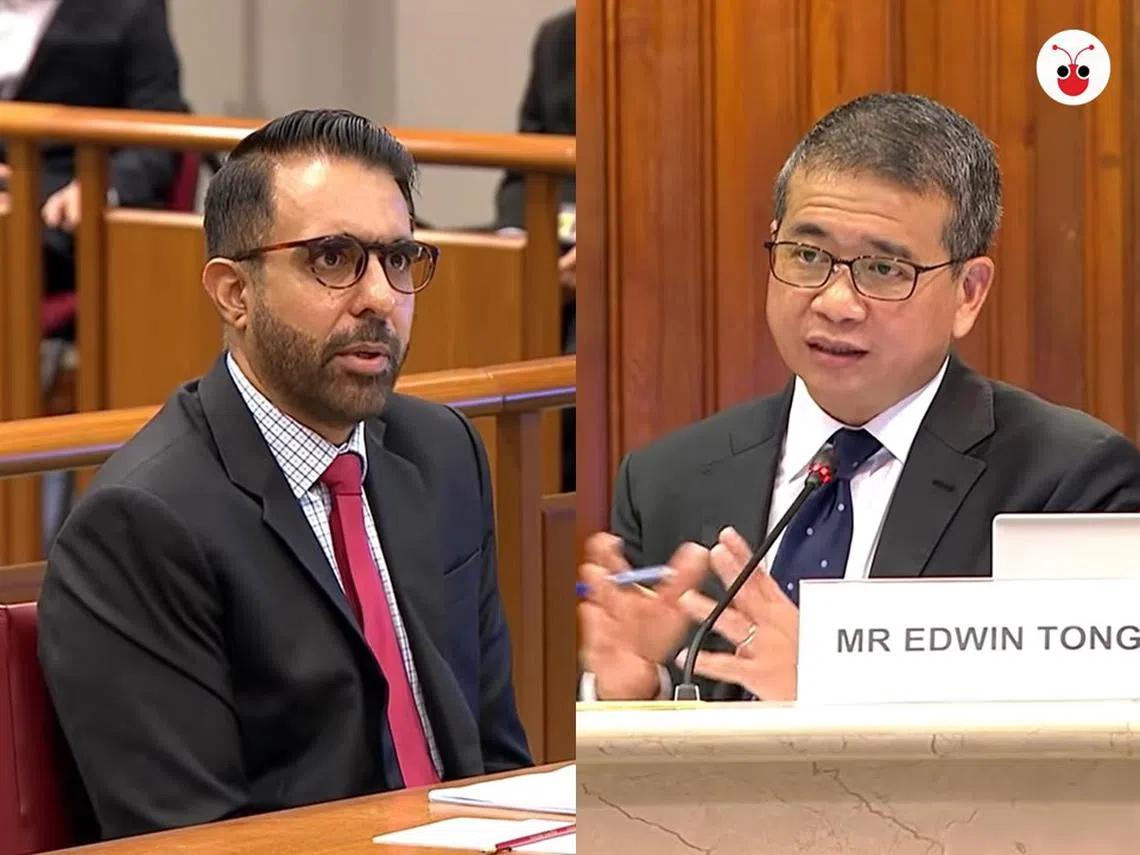 国会特权委员会成员唐振辉（右）在听证会上与工人党秘书长毕丹星（左）对话。（Gov.sg视频截图 / 红蚂蚁制图）