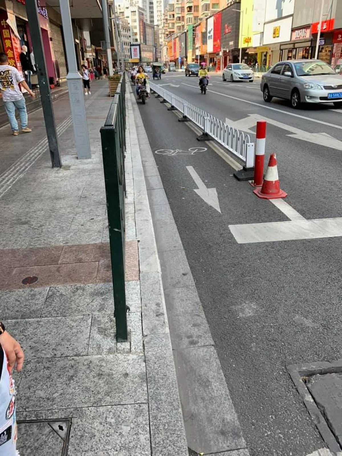  中国城市里的公路都开辟出脚踏车道，新加坡却没有这样的脚踏车专用道。（互联网） 