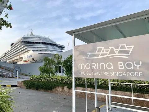 遭到泰国和马来西亚禁止停靠的意大利歌诗达幸运号终于在今天早上靠岸了。（新明日报）