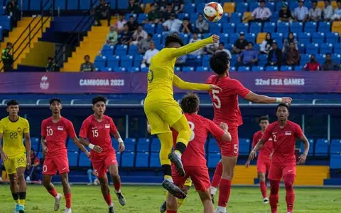 新加坡幼狮队在东运会足球赛的最后一场小组赛，被马来西亚连灌7球。（新加坡足球总会提供）