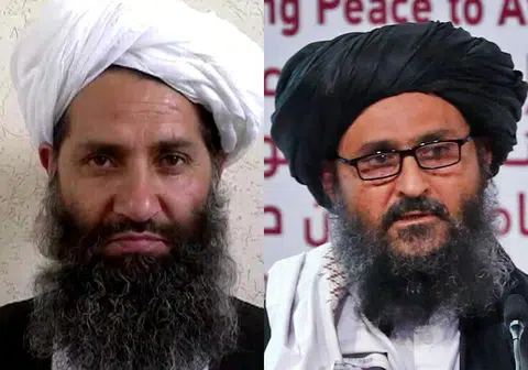 阿洪扎达（左）与巴拉达尔（右）是塔利班的头二号人物。（红蚂蚁制图）
