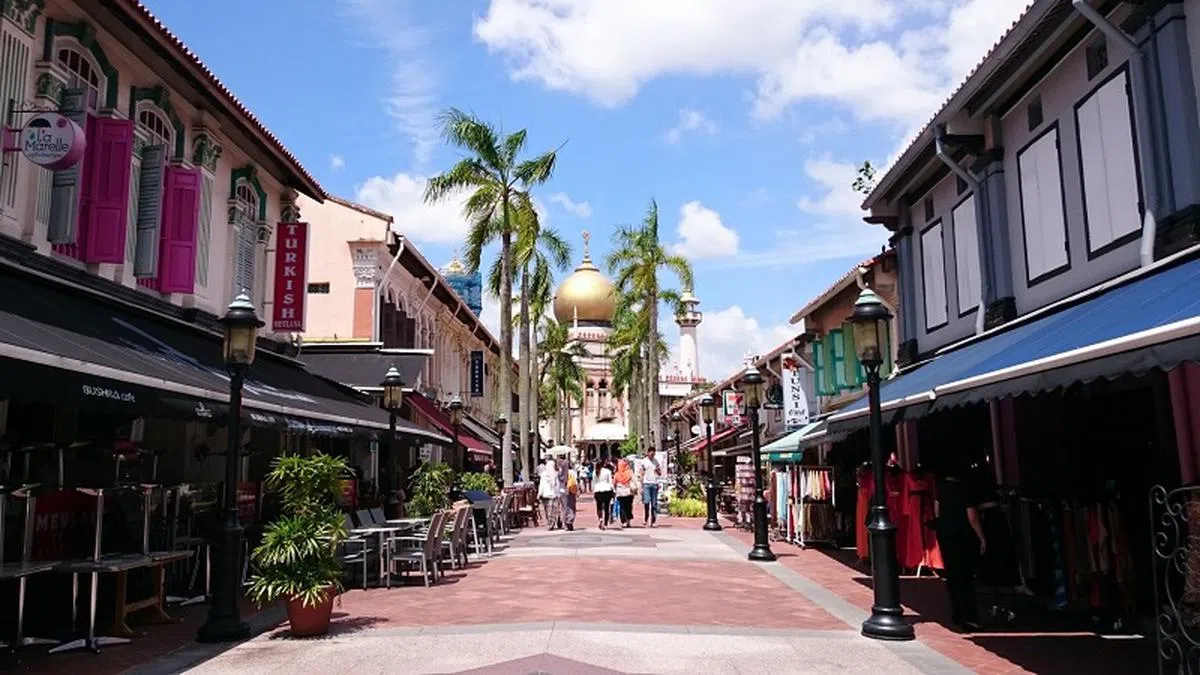  巴梭拉街如今已成为苏丹回教堂外著名的商业步行街。（互联网） 