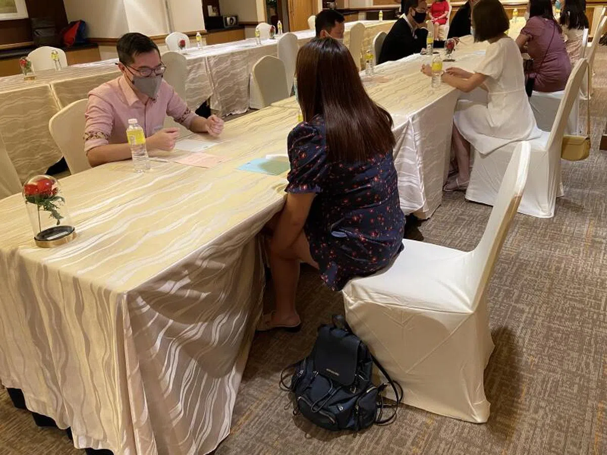 疫情期间单身人士被困在家里，他们开始改变想法，如今更愿意报名红娘公司参加相亲活动。（圆满红娘公司提供）