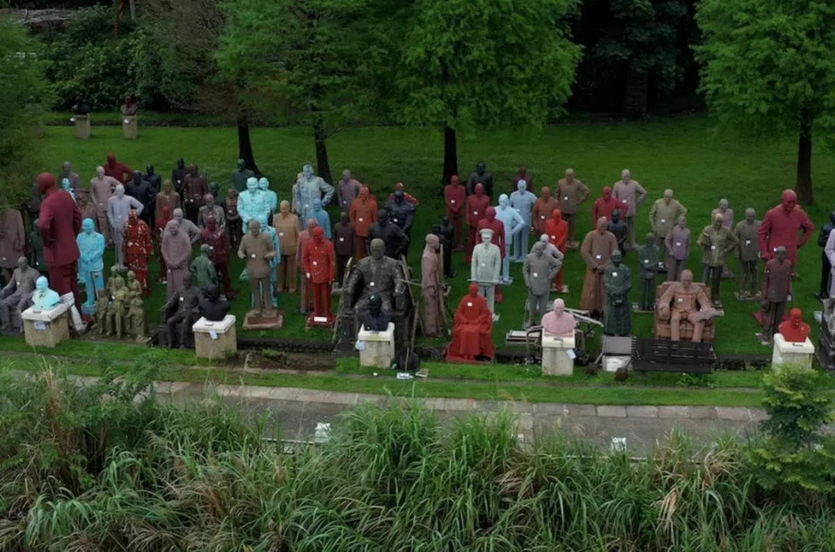 被拆除的蒋介石雕像，都迁移到台湾慈湖纪念雕塑公园。（路透社）