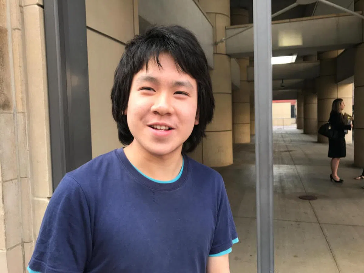  余澎杉2017年在美国被拘留近10个月后被释放，成功获得美国政治庇护。余澎杉过后在面簿发贴文说：“余澎杉现已是自由人！”（路透社） 