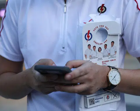 大选期间，阿裕尼集选区人民行动党的义工。（联合早报）