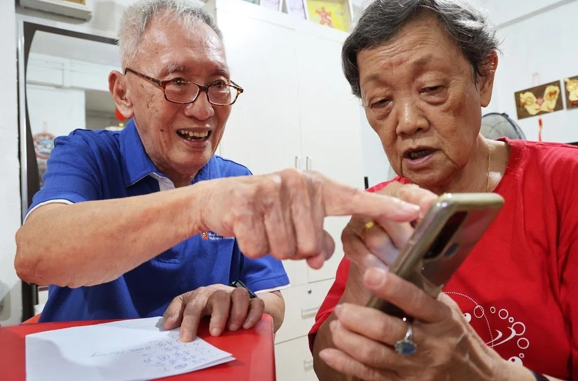 许多年长者已经从“科技小白”跃升为“网络达人”。