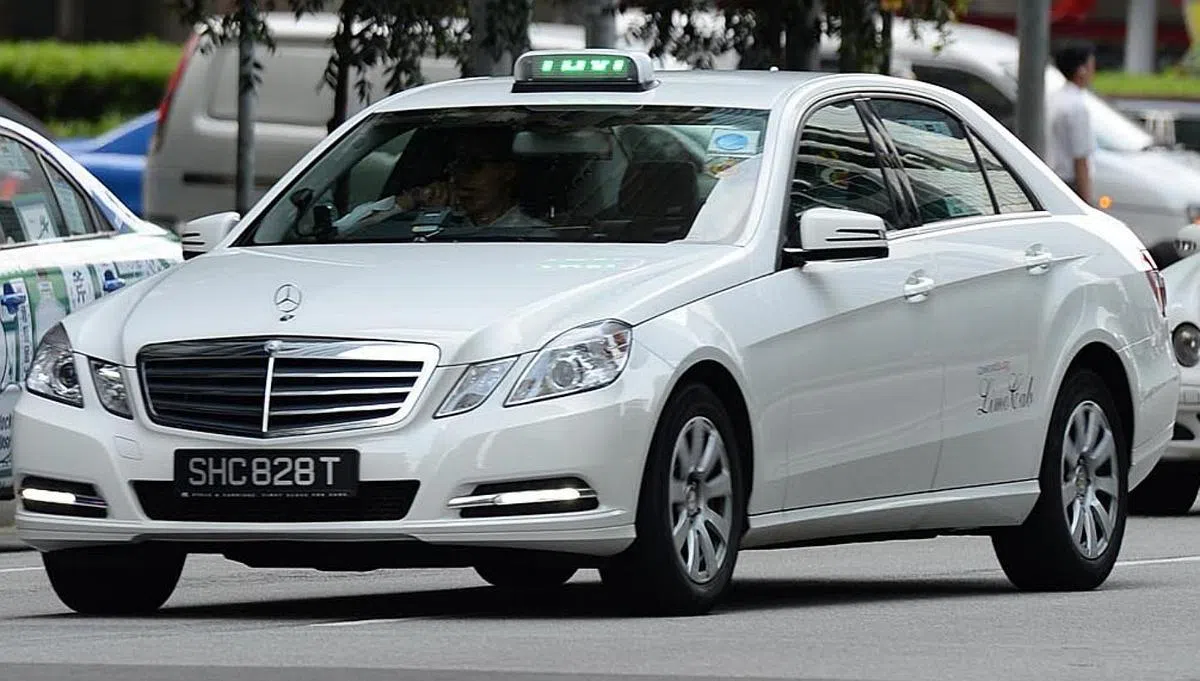  认准奔驰商标，兜里不够钱就不要选，这样就不会花比较贵的路费啦。（海峡时报） 