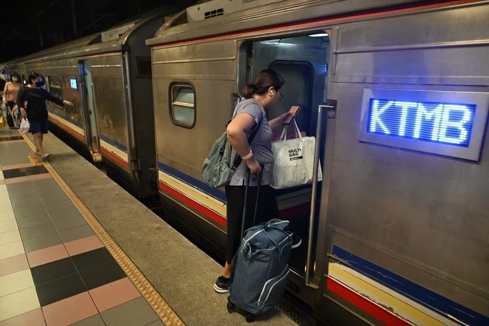 随着RTS明年投入服务，柔佛州政府正研究把新柔火车轨道，改造成更安全的人行道或摩托车专用道。