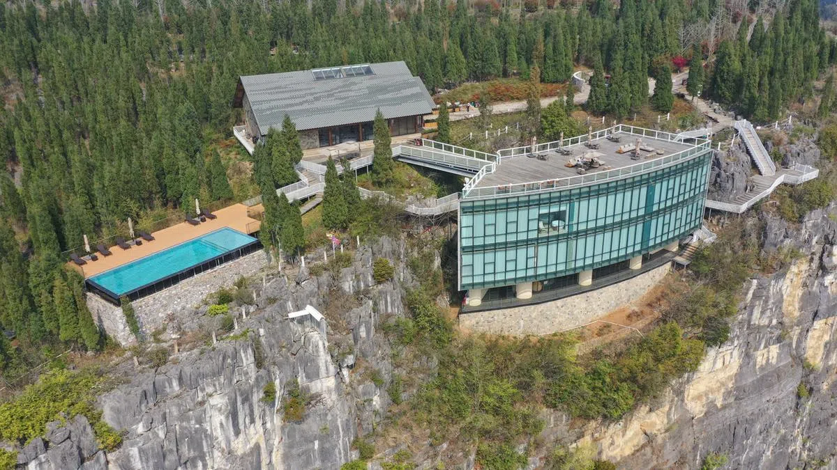 位在中国贵州一座悬崖酒店。 (路透社)
