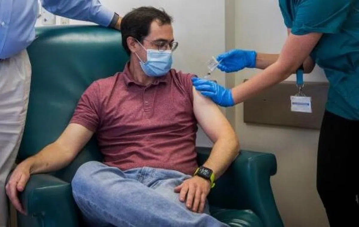  新加坡有106名志愿者参与第一和第二阶段试验。（法新社） 