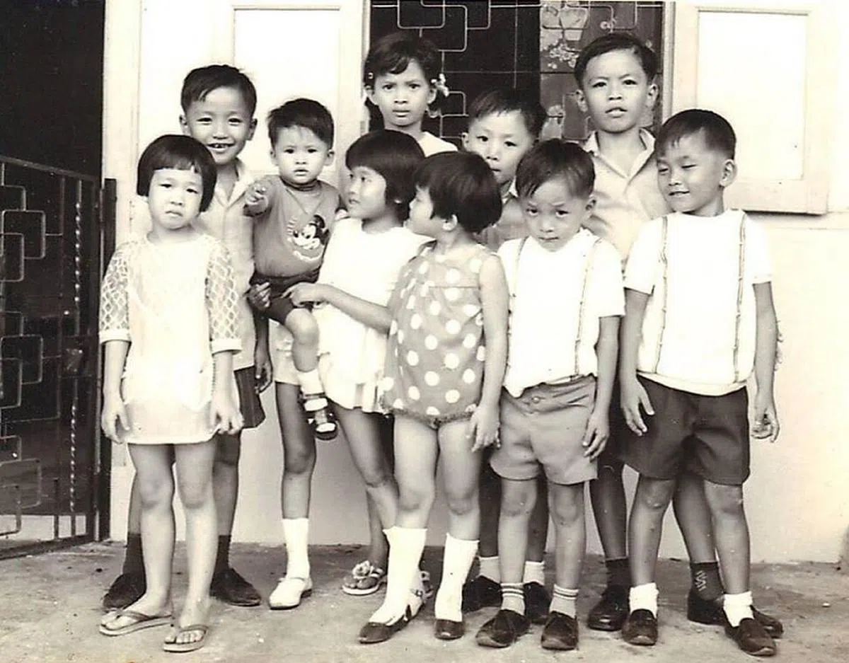  最经典的当然是让一群小朋友按身高排排站。（卢丽珊提供） 