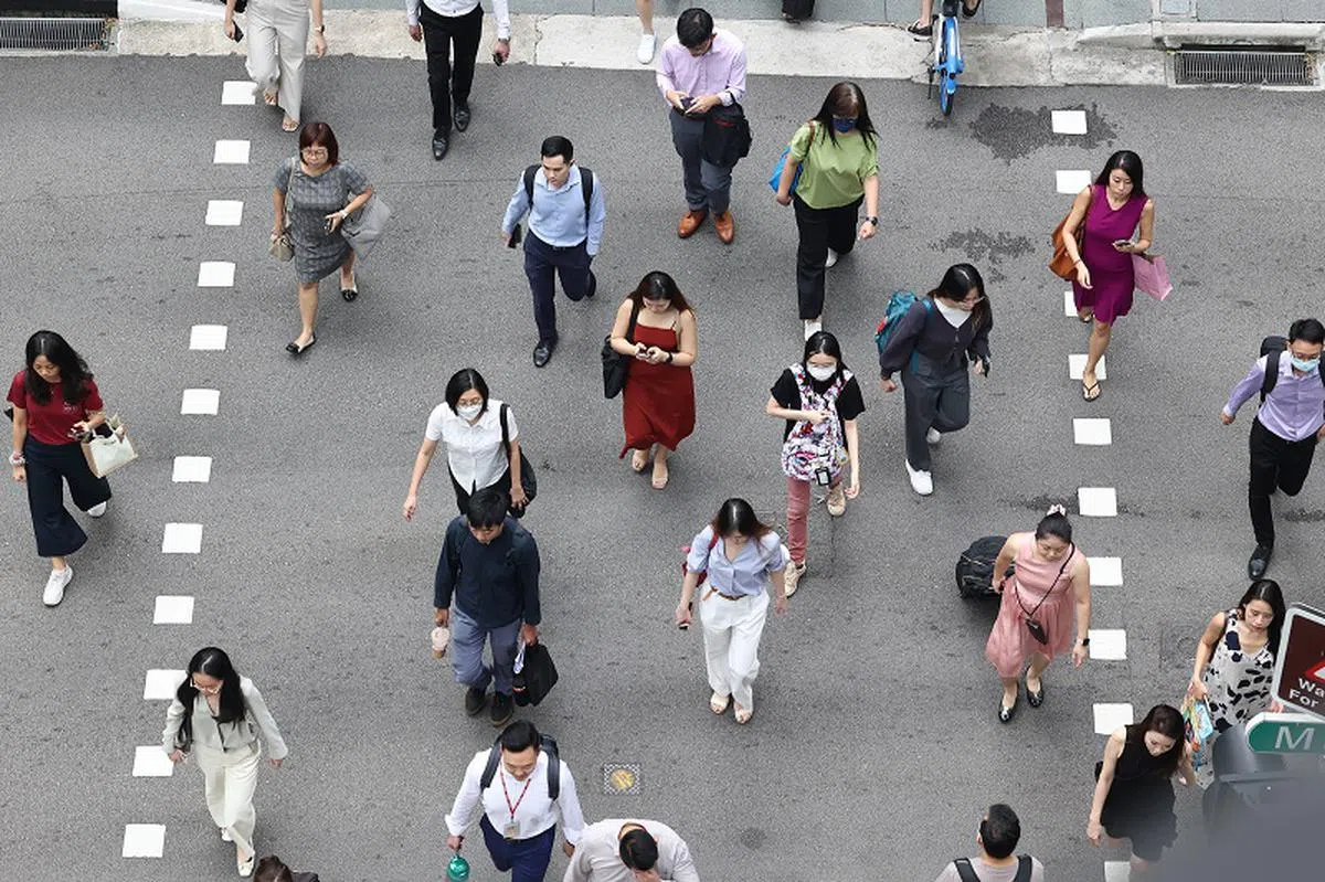 双薪家庭普及，意味着越来越少女性可以全职承担顾家的责任。（联合早报）