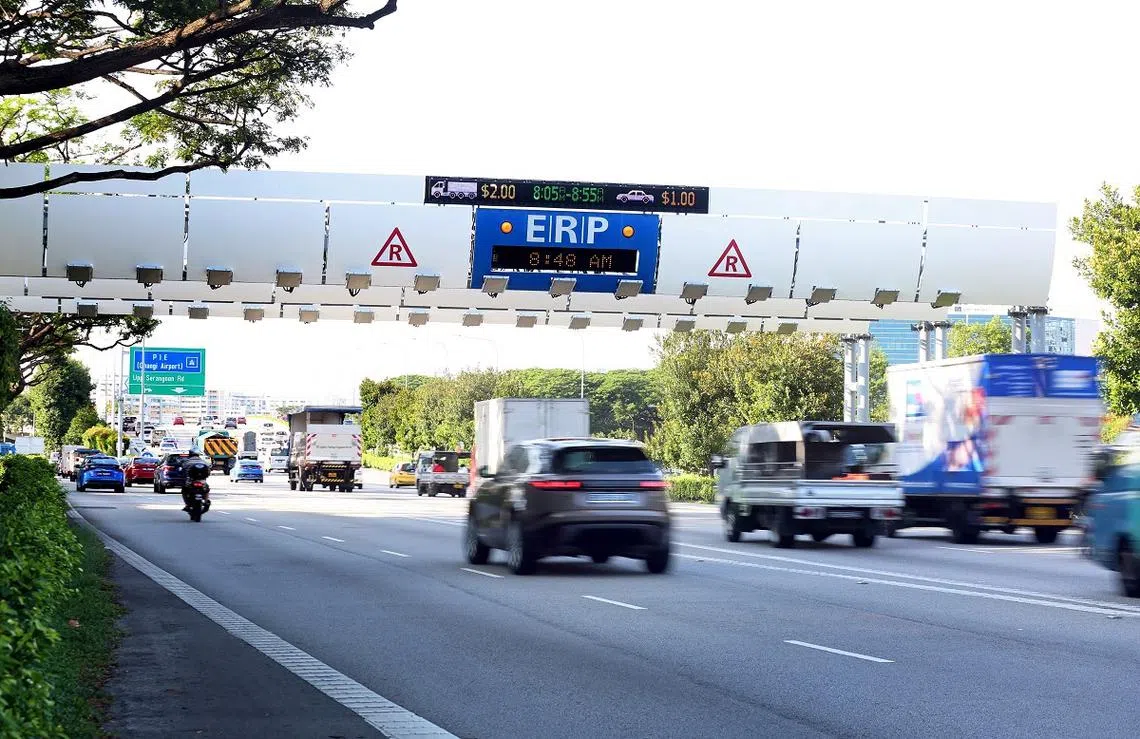 新加坡高速公路上的公路收费系统（ERP）闸门。（联合晚报）