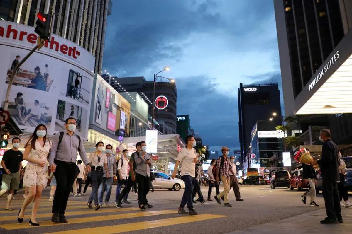  马来西亚首都吉隆坡下班尖峰期的人群。（路透社） 
