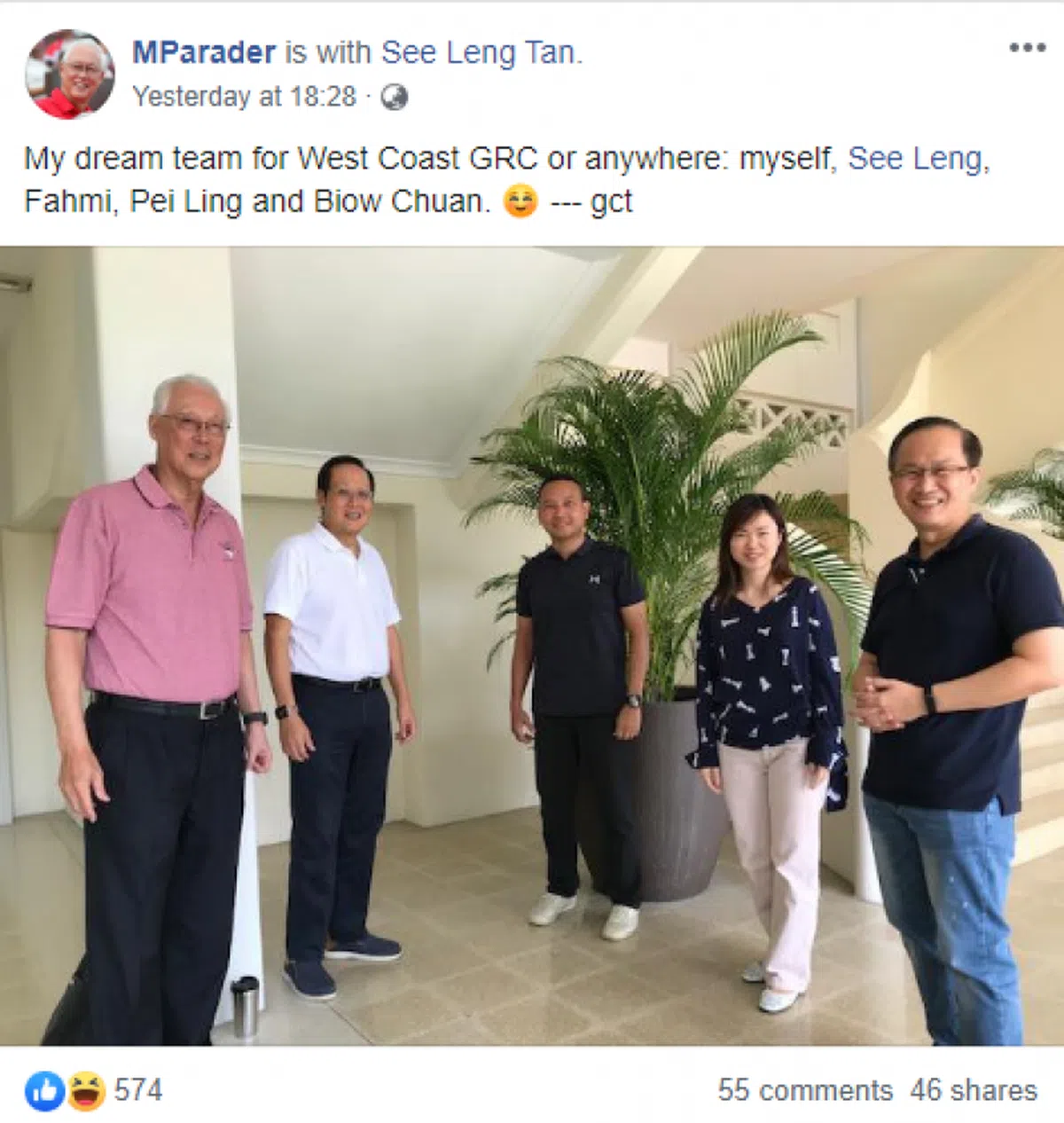  荣誉国务资政吴作栋（左一）在面簿上写道：不论到西海岸集选区还是任何选区，这都是我心中的梦幻团队：我、陈诗龙、法米、陈佩玲和林谋泉。（吴作栋面簿） 