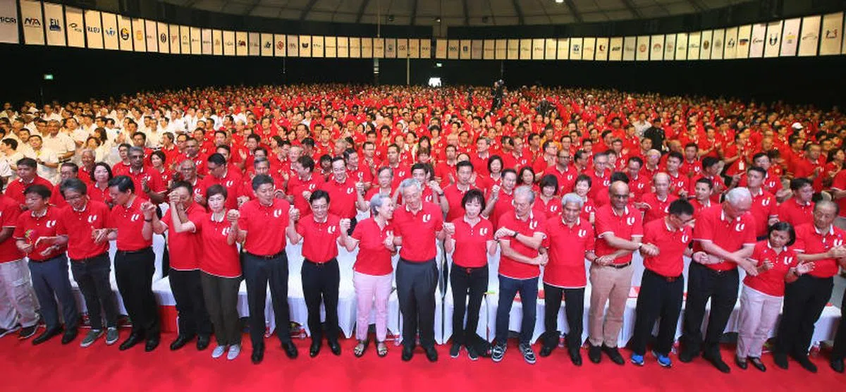  5月1日，我国政治领导人、工运领袖，以及企业代表等1600多人出席在白沙乐怡度假村举行的劳动节集会。（联合早报） 