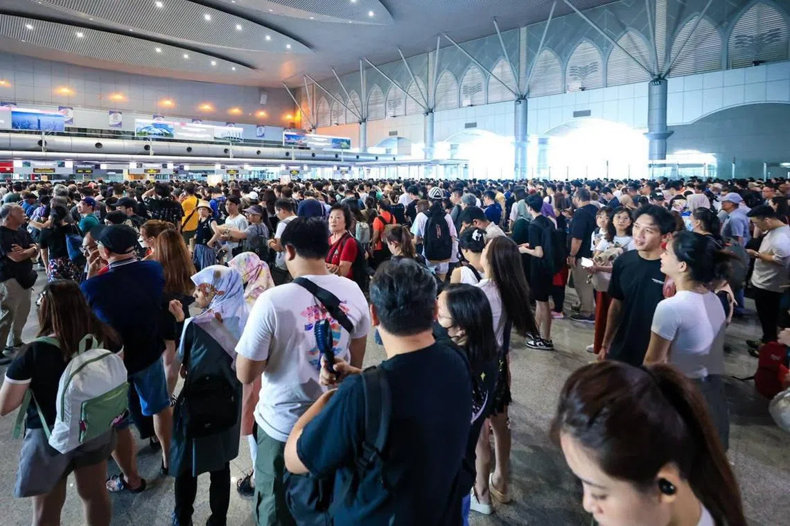 新山关卡上周末因系统故障，许多前往当地的新加坡旅客大受影响。（翁哈菲兹脸书）