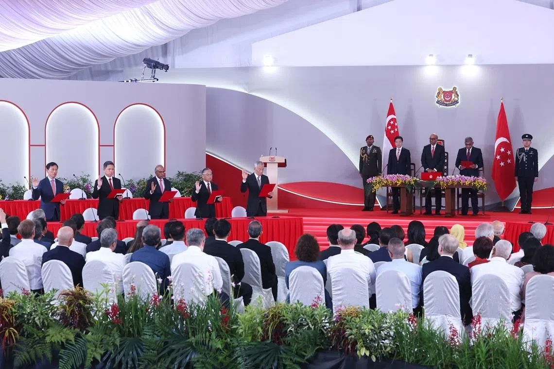 去年5月，本届内阁宣誓就职。