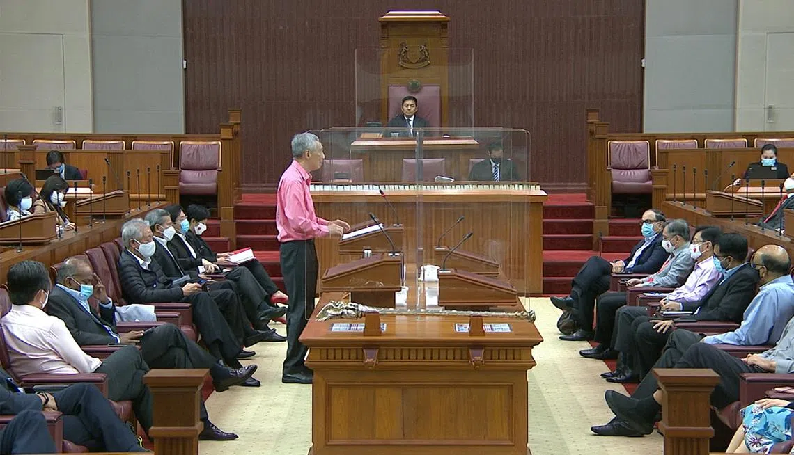 政府应避免《新加坡公共部门绩效回顾》沦为自吹自擂。图为总理李显龙于今年9月在国会发言。（GOV.SG）