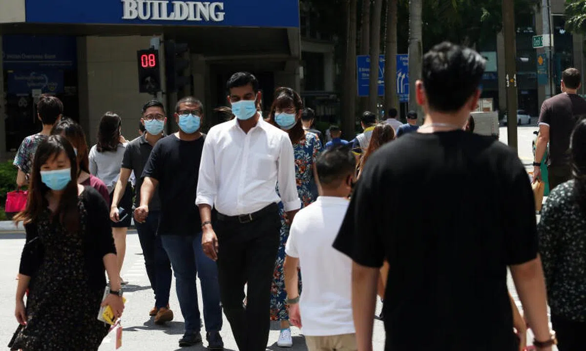 在职者抱怨说：样样起价，薪金却没涨多少。（联合早报）