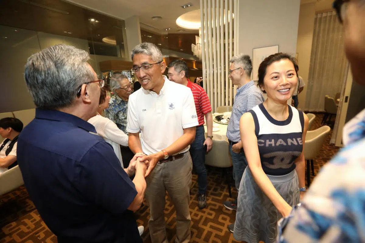  四分之一世纪后相见欢。 