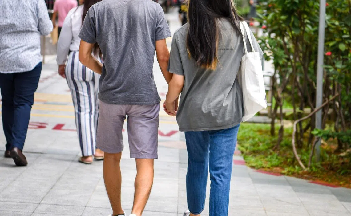 新加坡男生的穿着千篇一律，看了都嫌闷？（海峡时报）